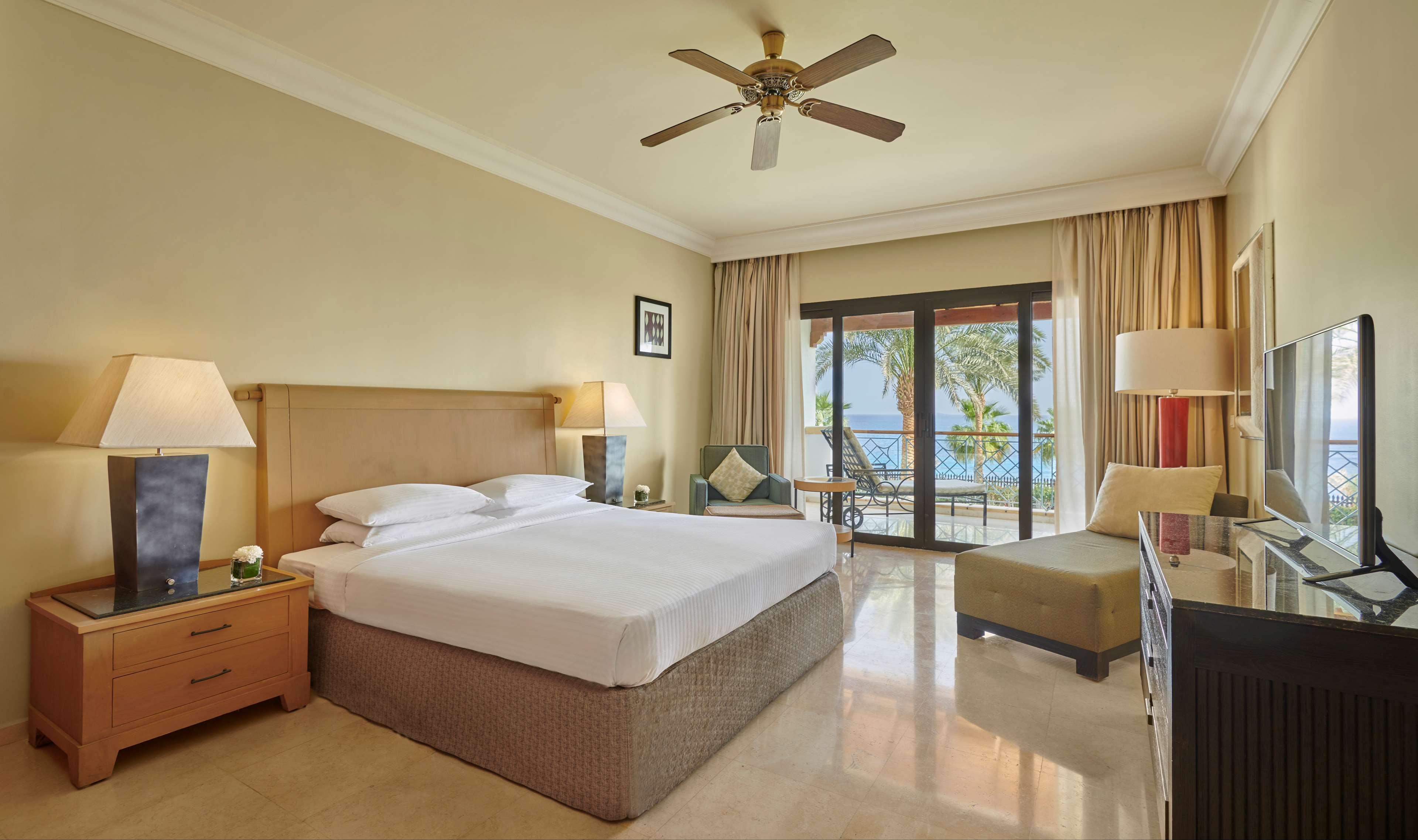 حياة ريجنسي منتجع 5*